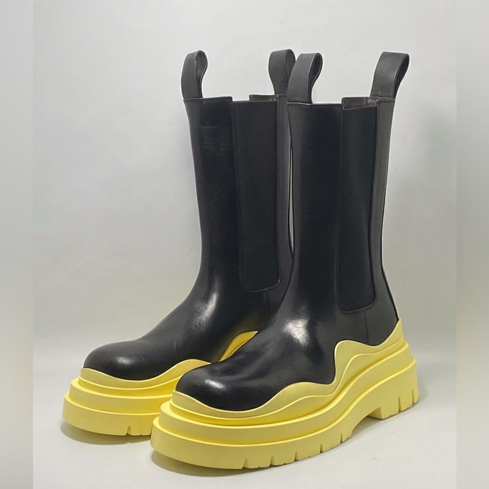Bottega Veneta Contrast-Sole Leather Tire Chelsea Boots size 38